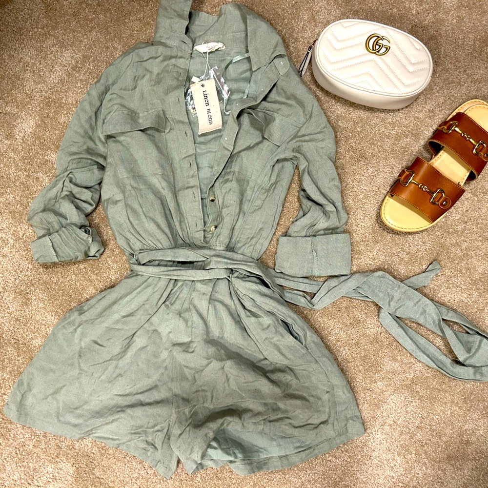 Cutest little small 💚 romper!